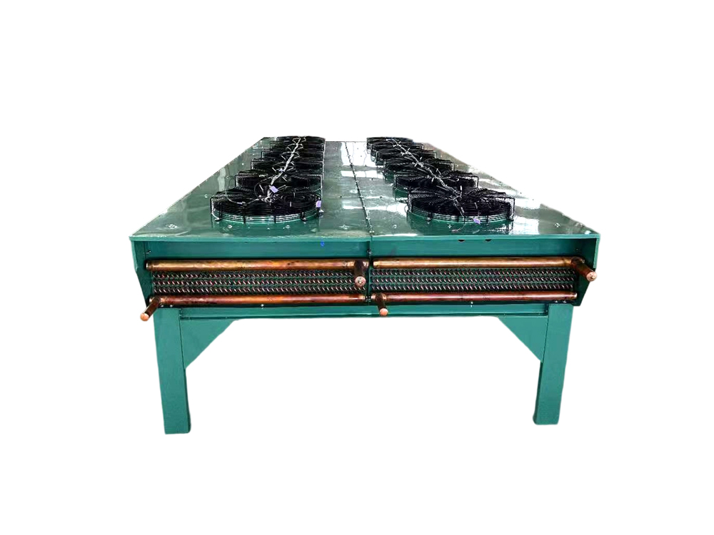 Pemeluwap berbentuk piano berdiri di lantai